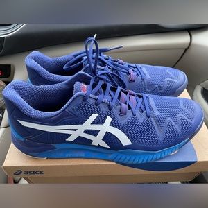 ASICS gel-revolution 8. Only worn 3 times to play tennis.